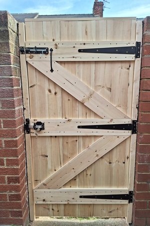 Handyman pressure washing a Suffolk patio